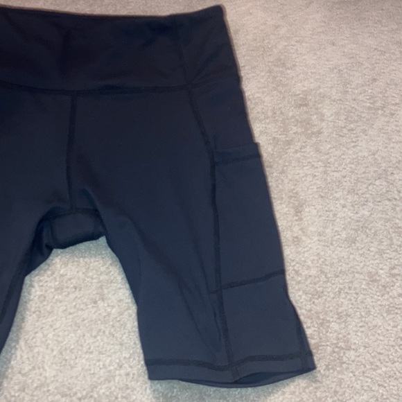 Black biker shorts with pockets - Picture 3 of 5